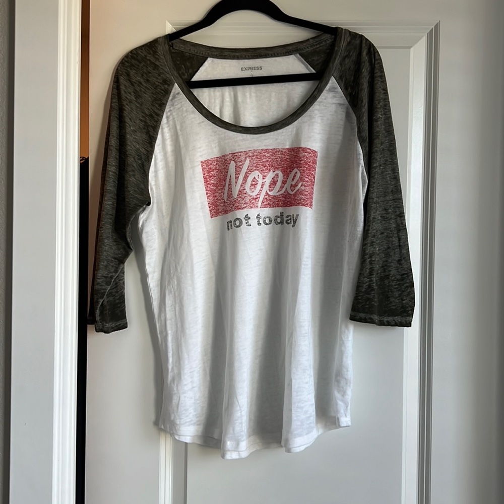 Express Graphic 3/4 Sleeve Tee